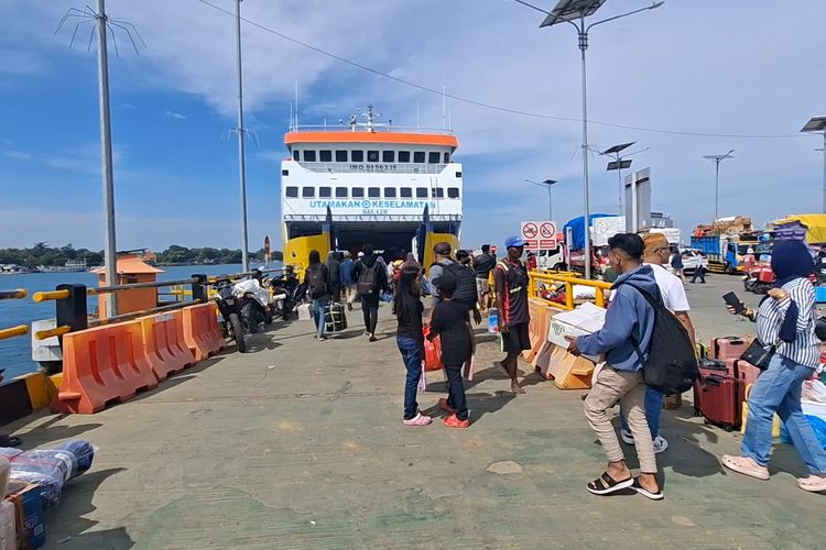 5 Kapal Diberangkatkan dari Pelabuhan Kalianget Sumenep untuk Urai Lonjakan Pemudik