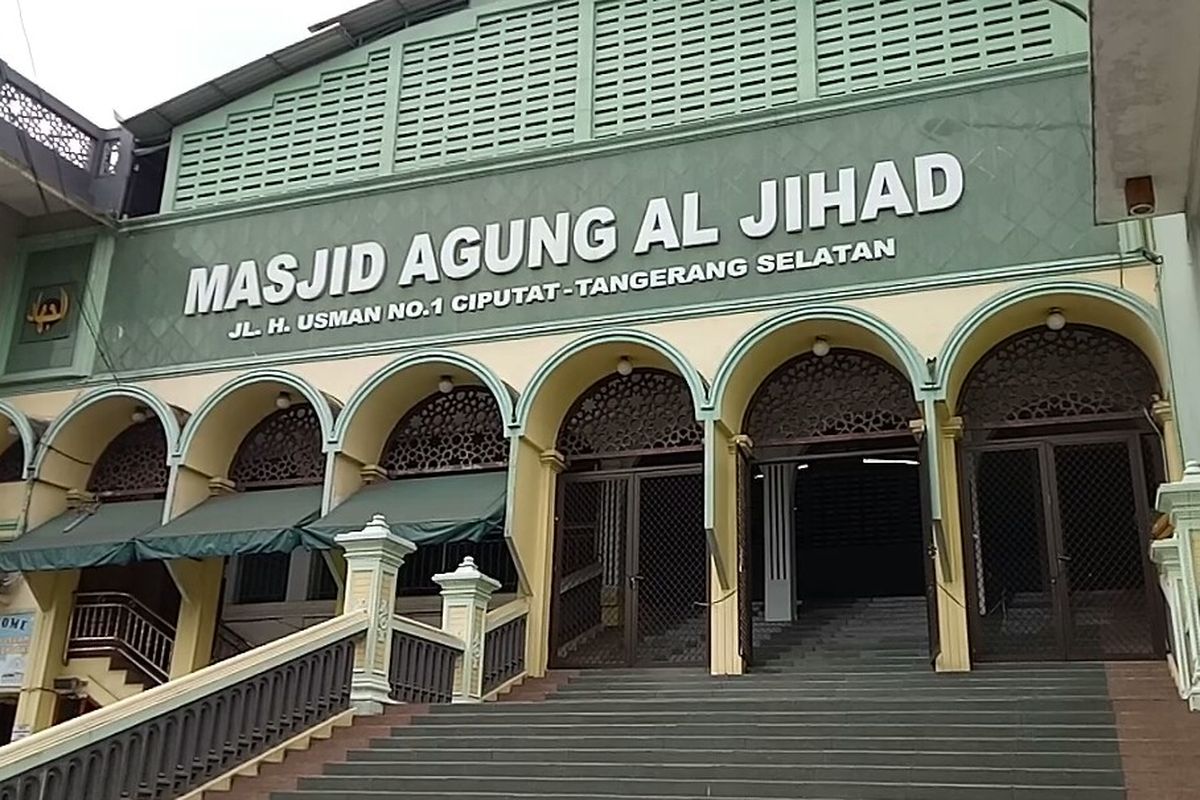 Masjid Agung Al Jihad, berlokasi di Jalan H. Usman, Ciputat,  Tangerang Selatan. Konon, masjid ini disebut-sebut tua keberadaanya. 