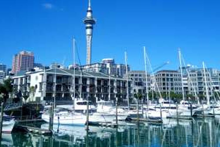 Sebagai kota, Auckland, Selandia Baru, menampilkan pelabuhan sebagai salah satu wajah kota, Sabtu (7/5/2016) lalu. Tak hanya untuk kepentingan komersil, pelabuhan juga digunakan sebagai ruang publik terbuka.
