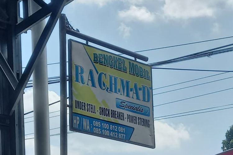 Rachmad, pemilik bengkel spesialis understeel, shockbreaker, dan power steering, di Solo, Jawa Tengah.