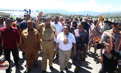 Wamendagri Kawal Penerbangan Perdana Sriwijaya Air ke Wamena, Harap Dongkrak Kesejahteraan Warga