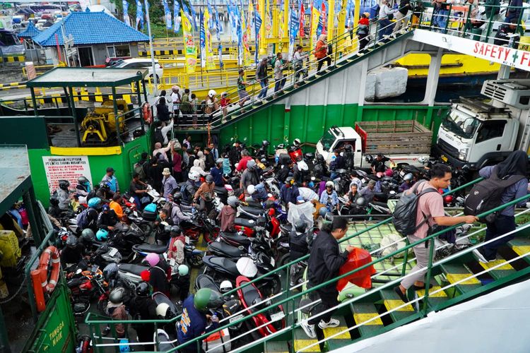 Kapolda Bali Memantau Lewat Helikopter, Antrean Kendaraan di Gilimanuk Mengular Puluhan Kilometer