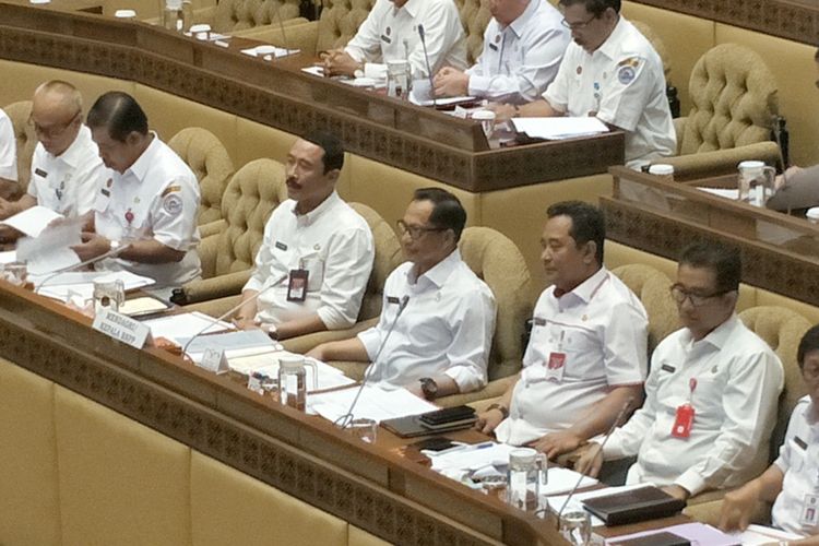 Menteri Dalam Negeri Tito Karnavian dalam rapat kerja dengan Komisi II di Kompleks Parlemen, Senayan, Jakarta, Rabu (6/11/2019).