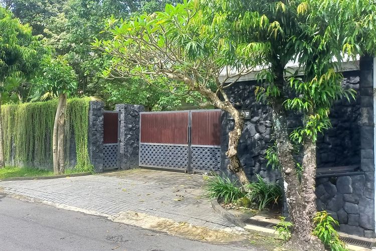 Suasana rumah Rafael Alun Trisambodo di Jalan Ganesha II/2 Kota Yogyakarta, Senin (27/2/2023)