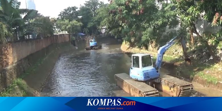 Pemkot Jakpus Kerahkan 100 Personel dan 10 Ekskavator Keruk Kali Krukut - Vimarsana News
