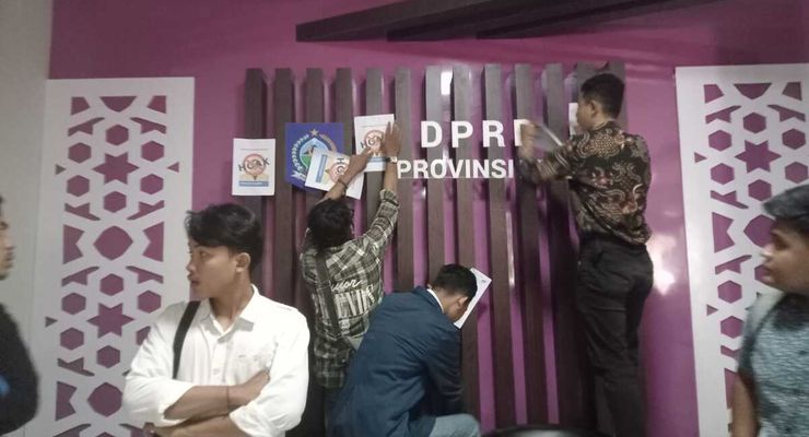 Ketua DPRD NTB Tutup Mulut soal Kerusakan Gerbang oleh Mahasiswa
