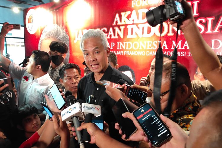 Bakal calon presiden (bacapres) PDI-P Ganjar Pranowo ditemui di Taman Ismail Marzuki, Jakarta Pusat, Kamis (12/10/2023).