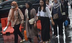 Bertahan Hidup, Kelas Menengah Butuh Pekerjaan Layak hingga Perumahan 