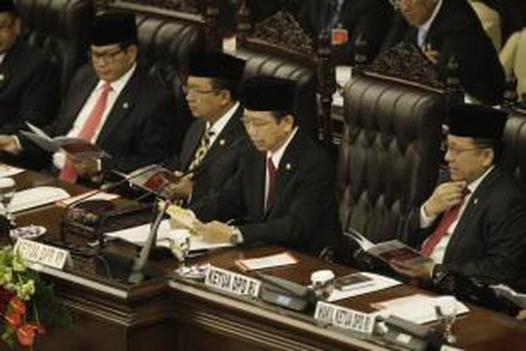 Ketua DPR Marzuki Alie memimpin Sidang Bersama DPR-RI dan DPD-RI, di Gedung MPR/DPR/DPR, Senayan, Jakarta, Jumat (15/8/2014). Dalam sidang bersama ini Presiden Susilo Bambang Yudhoyono akan menyampaikan pidato kenegaraan untuk terakhir kalinya dan dilanjutkan dengan Rancangan Undang-Undangan Anggaran Pendapatan dan Belanja Negara (RAPBN) 2015 disertai nota keuangan pada rapat paripurna pembukaan masa sidang I DPR untuk tahun sidang 2014 pada sore harinya.