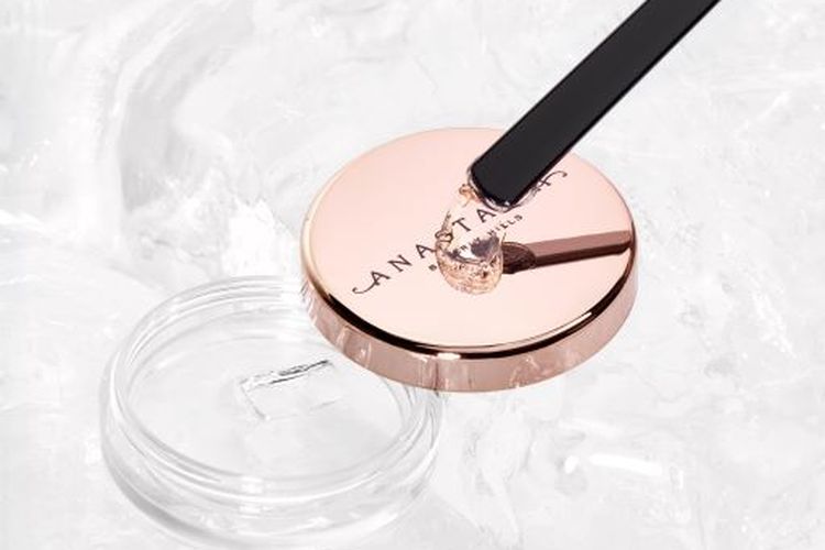 Brow Freeze Anastasia Beverly Hills membantu membentuk alias yang penuh dan tahan sepanjang hari
