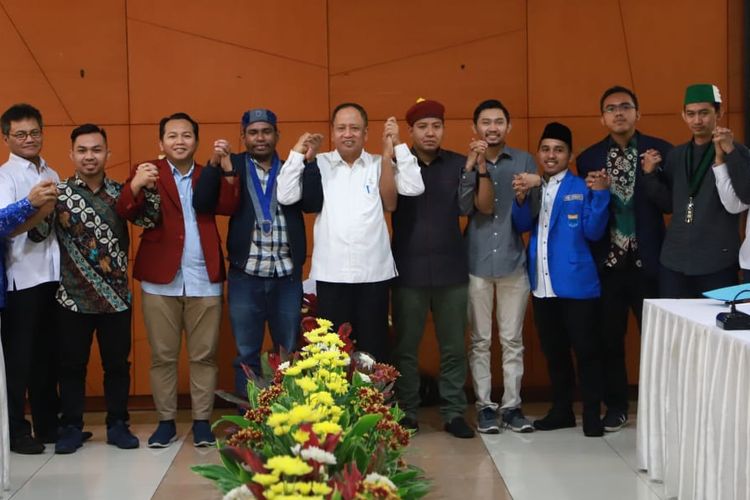 Menristekdikti menemui Mahasiswa Kelompok Cipayung Plus dalam dialog mengenai Dinamika Pemilu di Gedung Kemenristekdikti pada Senin (20/5/2019), di Gedung Kemenristekdikti, Jakarta.