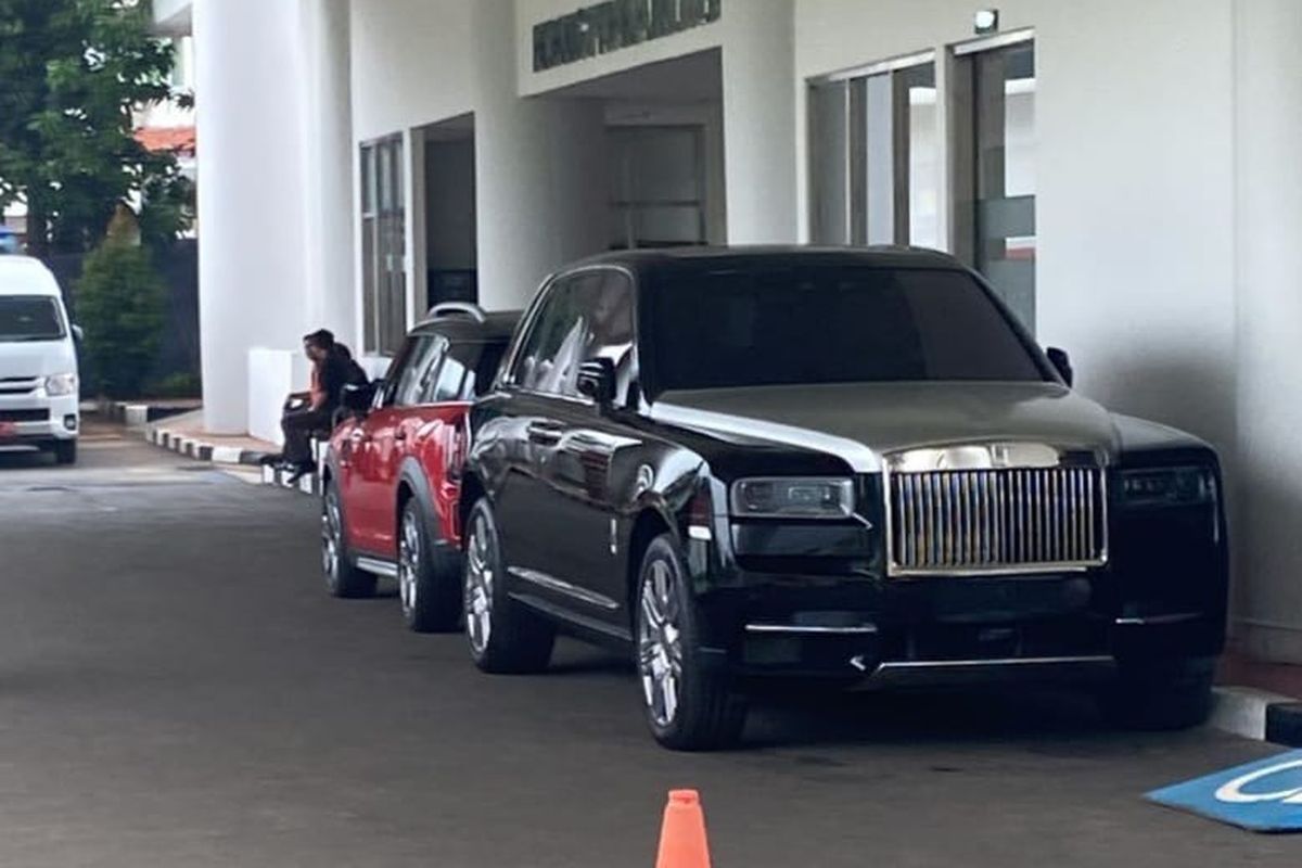 Kejagung sita mobil Mini Cooper dan Rolls Royce milik suami Sandra Dewi, Harvey Moeis yang menjadi tersangka kasus korupsi timah.