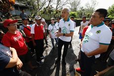 Terima Aduan Warga, Ganjar Cek Langsung Jalan Rusak di Cilacap