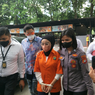 Pakai Baju Tahanan dan Tangan Diborgol, Medina Zein: Maaf kalau Ada Salah, Doakan Cepat Selesai