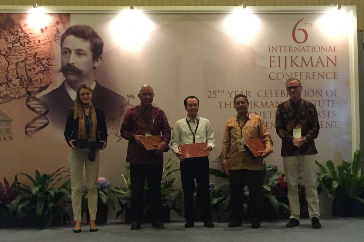 Prof dr Amin Soebandrio, PhD, SpMK (dua dari kanan) di The 6th International Eijkman Conference – 25th Year Celebration of Eijkman Institute: Genetics, Diseases and Environment yang diadakan di Jakarta, Rabu (1/8/2017).