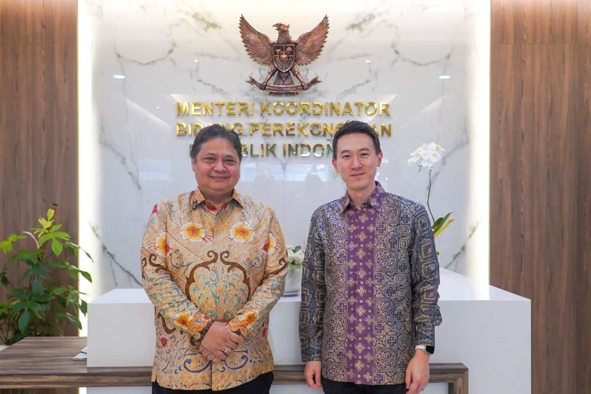 Menteri Koordinator (Menko) Bidang Perekonomian Airlangga Hartarto ketika bertemu dengan CEO TikTok Shou Zi Chew, di Jakarta, Rabu (14/6/2023).