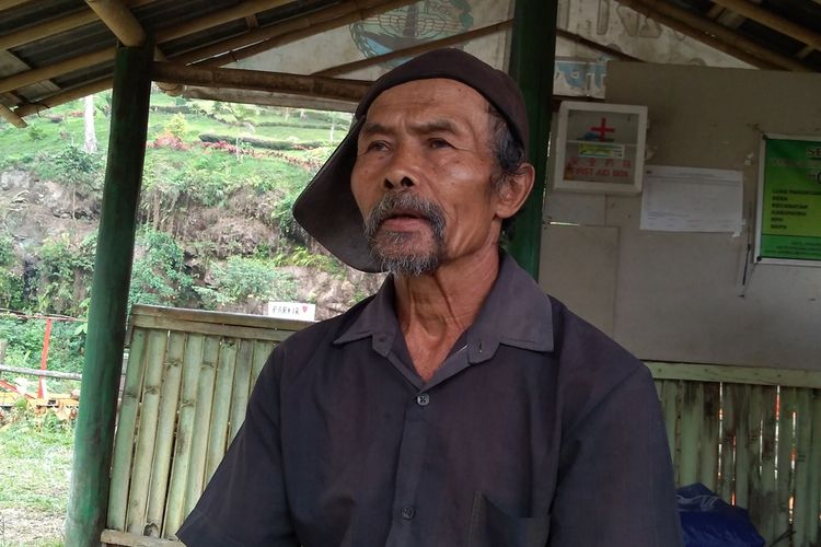 Sumodiharjo (75) warga Dusun Kalipagu, Desa Ketenger, Kecamatan Baturraden, Kabupaten Banyumas, Jawa Tengah, menjadi anggota Tim Karhutla Gunung Slamet Barat dan Selatan tertua.