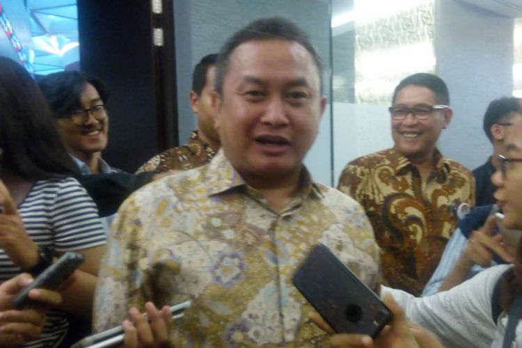 Kepala Eksekutif Pengawas Pasr Modal Otoritas Jasa Keuangan (OJK), Hoesen di Main Hall Bursa Efek, Jakarta Selatan, Senin (26/11/2018).