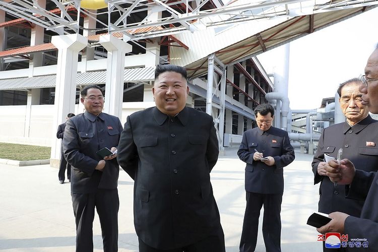 Kim Jong Un dikabarkan muncul lagi setelah 20 hari absen dan dirumorkan sakit bahkan meninggal dunia.