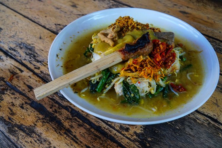 Ilustrasi tipat blayag, makanan khas Bali. 