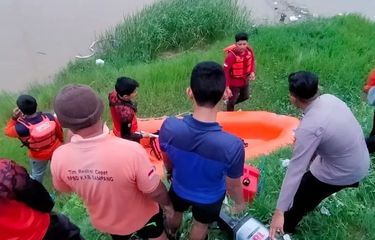 Manusia Silver di Sampang Hanyut Saat Hendak Bersihkan Diri di Sungai