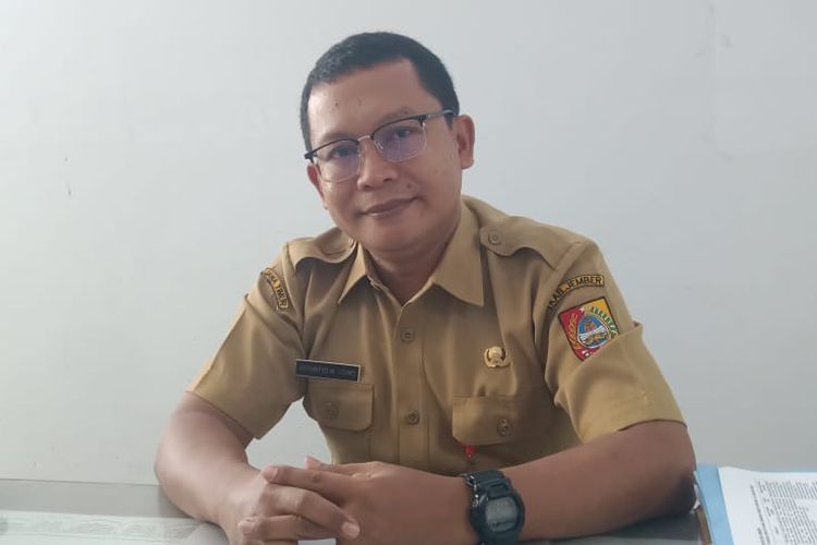 Kepala seksi advokasi dan perlindungan anak DPA3KB Jember Artianto W Utomo saat di wawancarai Kompas.com