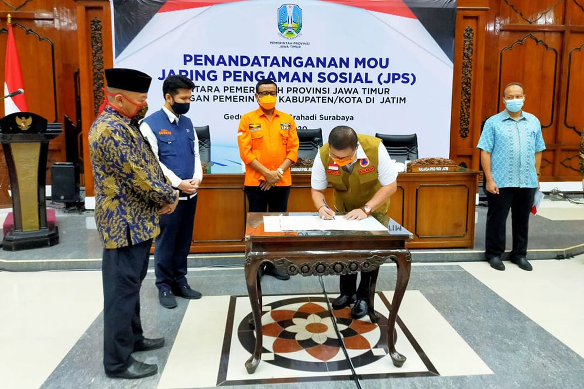 Penandatanganan MoU Jaring Pengaman Sosial Provinsi Jawa Timur.