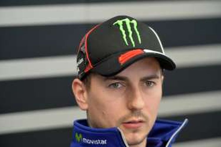 Pebalap Movistar Yamaha asal Spanyol, Jorge Lorenzo, berbicara dalam konferensi pers jelang GP Perancis di Sirkuit Le Mans, Kamis (5/5/2016).