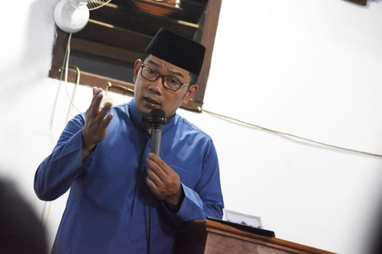 Gubernur Jawa Barat (Jabar) Ridwan Kamil melakukan agenda Subuh Keliling (Subling) di Masjid Jami Al Barokah, Kabupaten Pangandaran, Minggu (1/12/2019). 