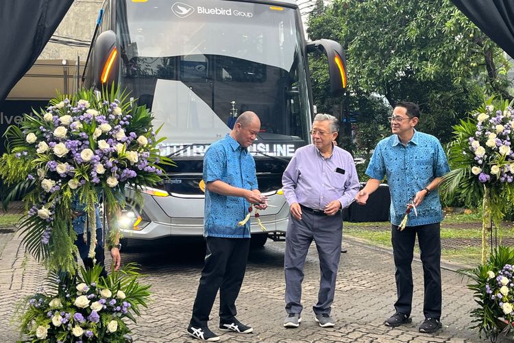 Bluebird Group resmi meluncurkan Cititrans Busline di Blue Bird Headquarter di Mampang, Jakarta, Senin (1/4/2024).