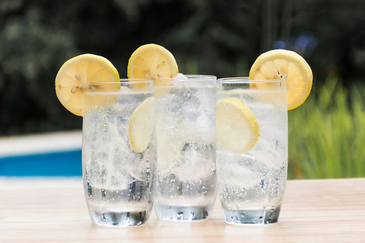 Peneliti Ungkap Dampak Minum Sparkling Water pada Gigi