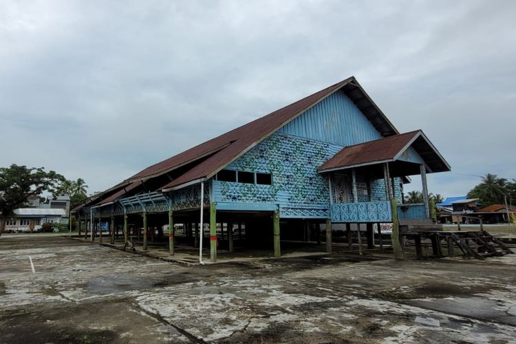 Rumah Adat Lundayeh di Desa Wisata Pulau Sapi, Malinau, Kalimantan Utara, Minggu (13/8/2023). 