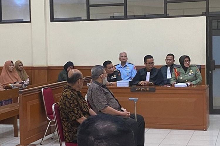 Terdakwa kasus korupsi TWP AD, Kolonel CZI (Purn) Cori Wahyudi (CW) AHT dan KGS M Mansyur Said (MMS) di Pengadilan Militer Tinggi II Jakarta pada 28 Februari 2023 pukul 17.30 WIB.
