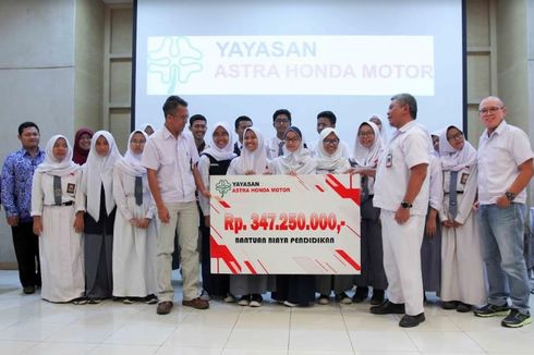 Peringati Sumpah Pemuda, Honda Berikan Beasiswa ke 30 Sekolah