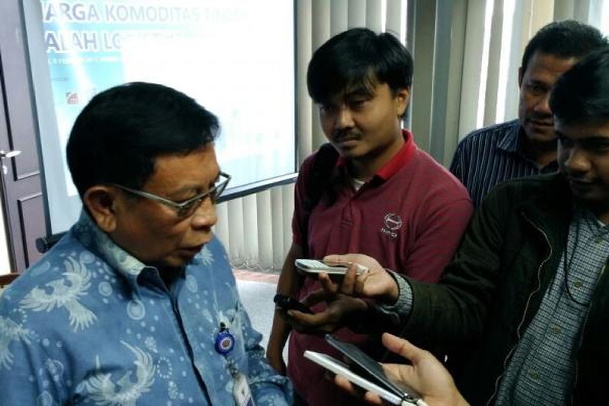 Direktur Lalu Lintas dan Angkutan Laut Kementerian Perhubungan (Kemenhub) Bay M Hasani dalam diskusi Harga Komoditas Tinggi, Salah Logistik? di Jakarta, Rabu (8/2/2017)