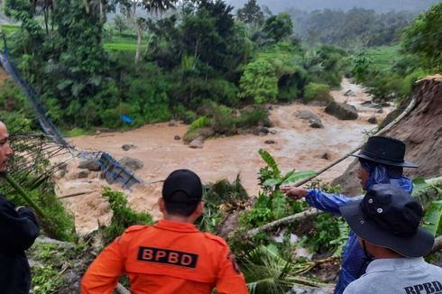 Jembatan di Cianjur Putus Diterjang Banjir Bandang, Ribuan Warga Terisolasi