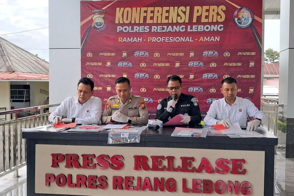 Polres Rejang Lebong, Bengkulu, menggelar konfrensi pers pengungkapan perkara arisan dan investasi bodong, Senin (6/4/2026)