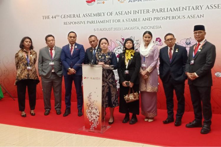 Ketua DPR RI Puan Maharani melakukan konferensi pers setelah memimpin Penutupan Sidang Umum AIPA ke-44 di Hotel Fairmont.