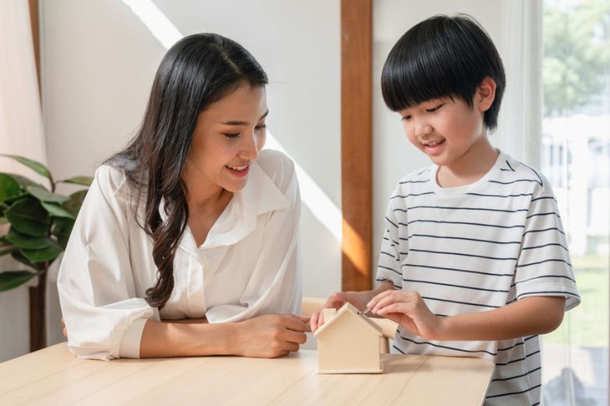 Dengan belajar mengatur keuangan serta menabung sejak dini, anak dapat mengembangkan keterampilan dan pengetahuan terkait finansial sebagai bekal saat mereka dewasa. 