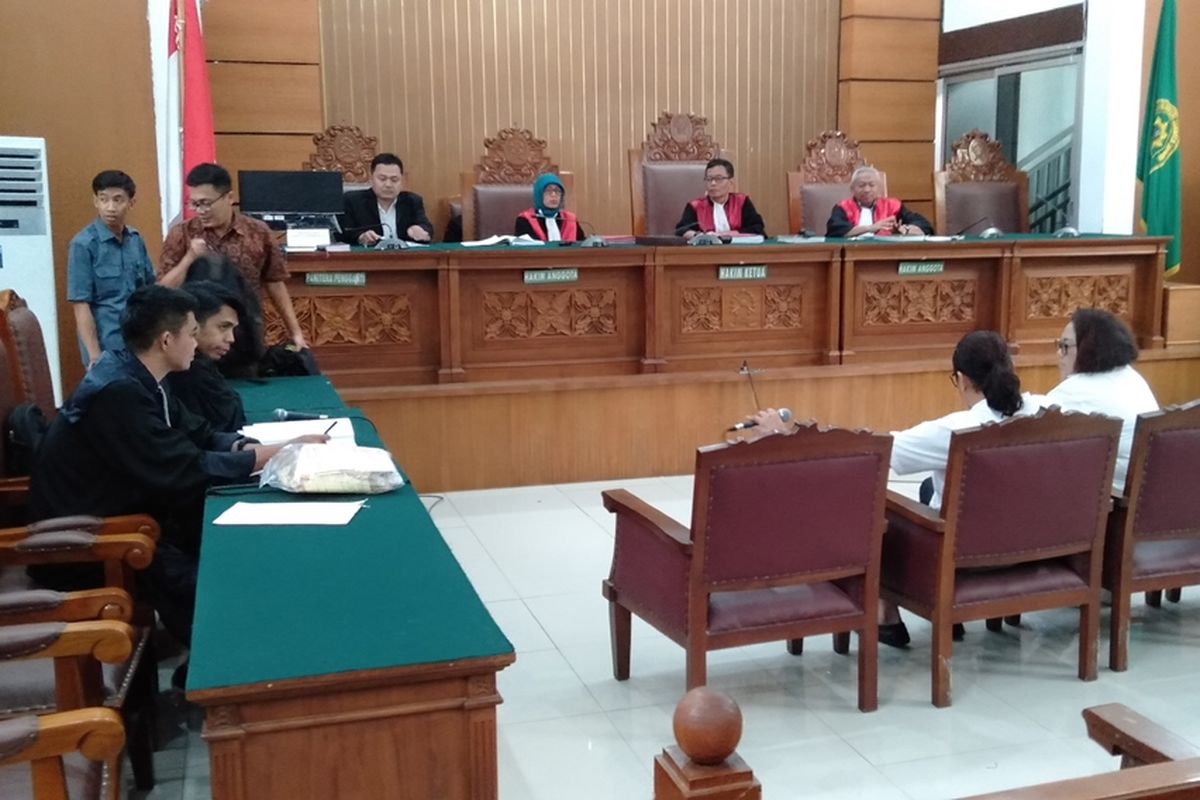 Nunung dan July Jan Sambiran jalani sidang di Pengadilan Negeri Jakarta Selatan, Rabu (23/10/2019)