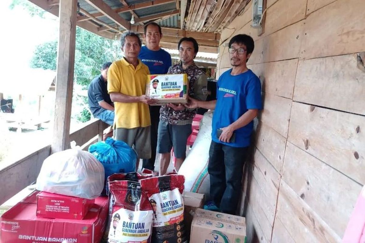 Pemprov Sulsel melalui dinsos salurkan bantuan untuk korban kebakaran dan angin puting beliung di Tana Toraja 