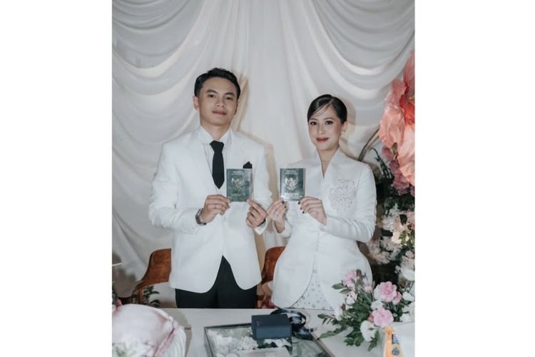 Penampilan Adhisty Zara dan Tsaqib di hari pernikahannya.