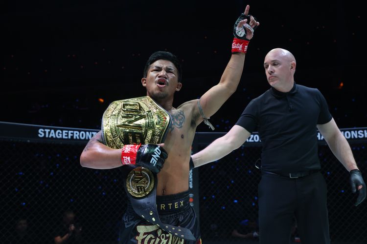 Juara dunia ONE Flyweight Muay Thai, Rodtang Jitmuangnon, menantikan laga puncak ONE Fight Night 12 antara Superlek Kiatmoo9 dan Tagir Khalilov. Dia tak sabar menanti pemenang duel tersebut untuk menjadi penantangnya.