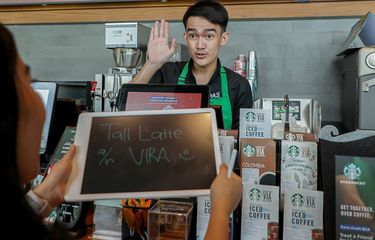 Starbucks Indonesia Buka Gerai Ramah Teman Tuli di Jakarta Pusat