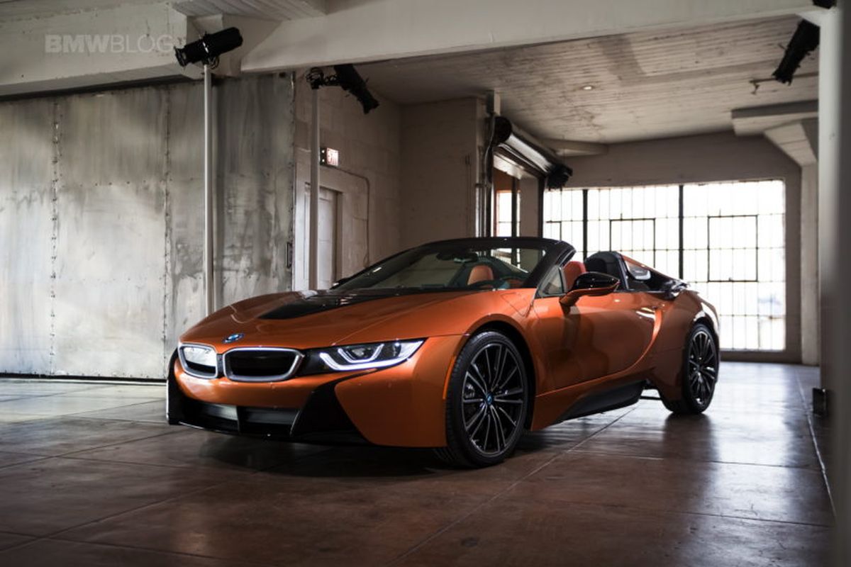 BMW i8 Roadster yang akan dijual di Indonesia tahun ini.