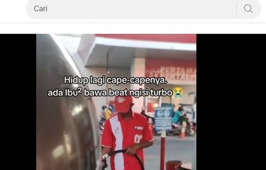 Tangkapan layar soal sepeda motor beat yang sedang mengisi BBM.