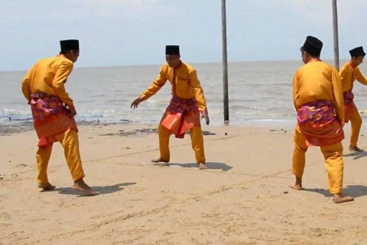 Permainan Galah Panjang Asal Riau