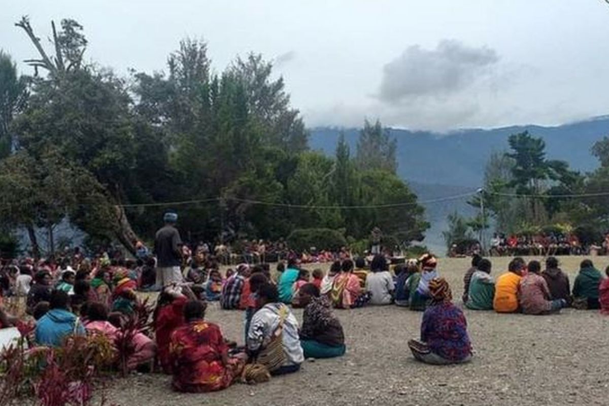 Nearly 600 villagers flee their homes following conflicts between Papuan insurgents and members of the Indonesian apparatus in Intan Jaya District in Papua on Wednesday, February 10, 2021. 