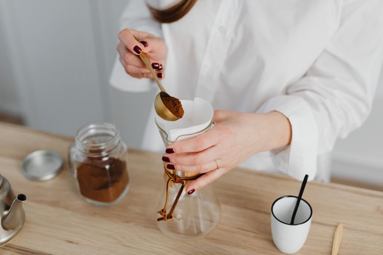 Beda Kopi Instan dan Kopi Bubuk, dari Cara Seduh hingga Rasa