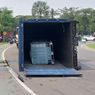 Sopir Banting Setir Hindari Mobil, Truk Pengangkut Bahan Farmasi Terguling di Serpong